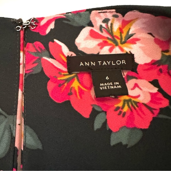 Ann Taylor Stunning Emerald Green Sheath Dress - Multicolor Floral Allover Print - Picture 2 of 6